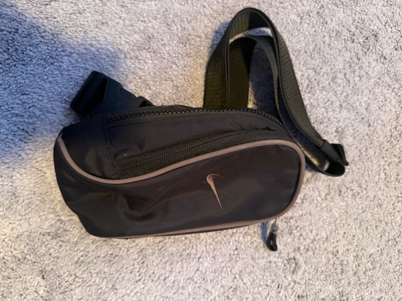 Nike Sportswear Essentials 1L