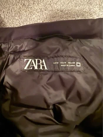 Zara Men’s Black Puffer Vest. Size M mens - photo 4
