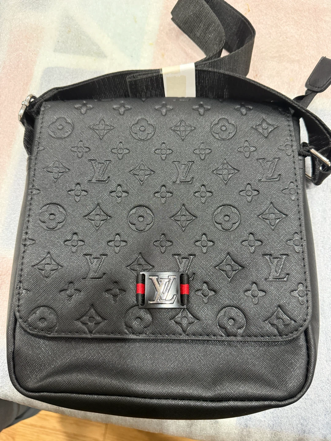 Louis Vuitton messenger crossbody bag|New|unisex