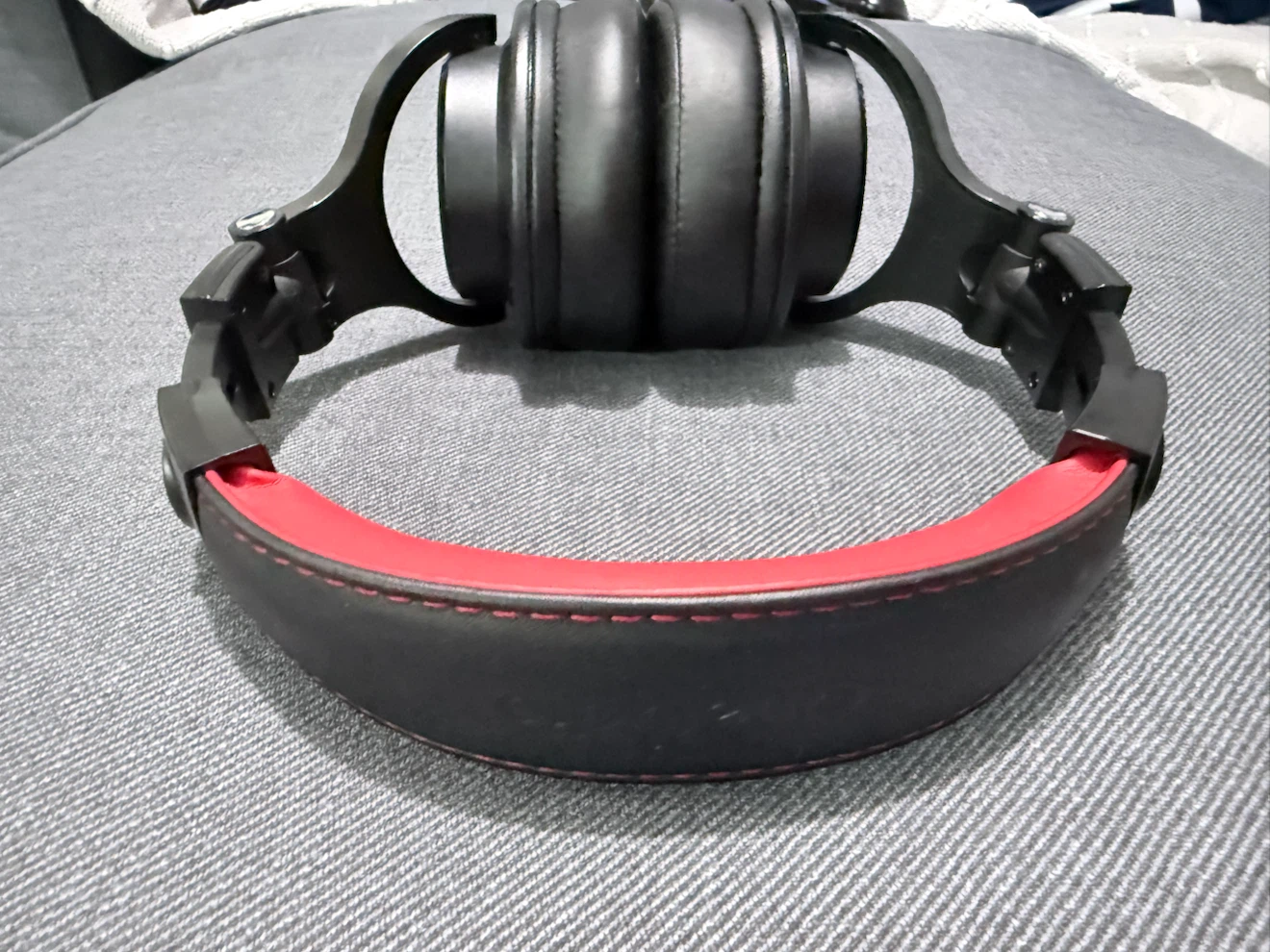 One Odio A70, Black Over-Ear Headphones with Red Accents