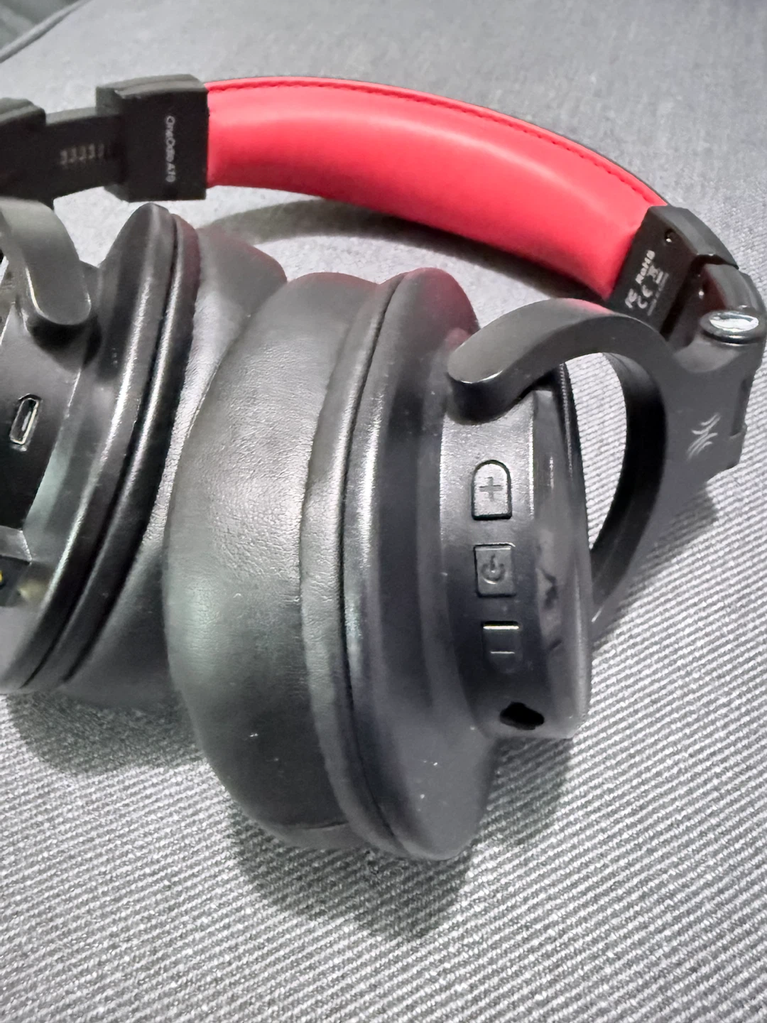 One Odio A70, Black Over-Ear Headphones with Red Accents - photo 3