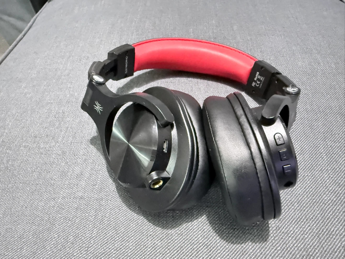 One Odio A70, Black Over-Ear Headphones with Red Accents - photo 4