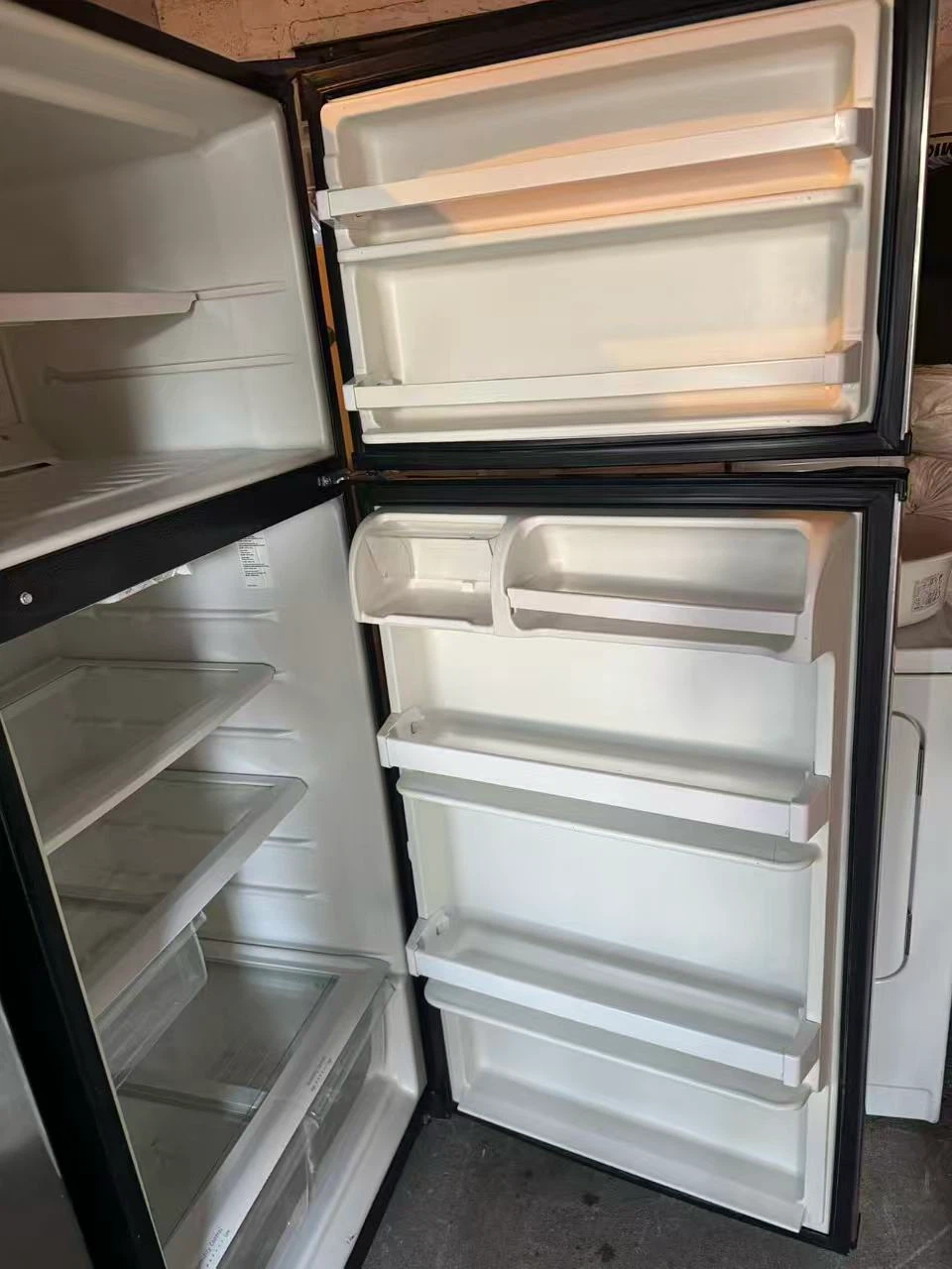 Good condition whirlpool 28” fridge $260 - photo 4