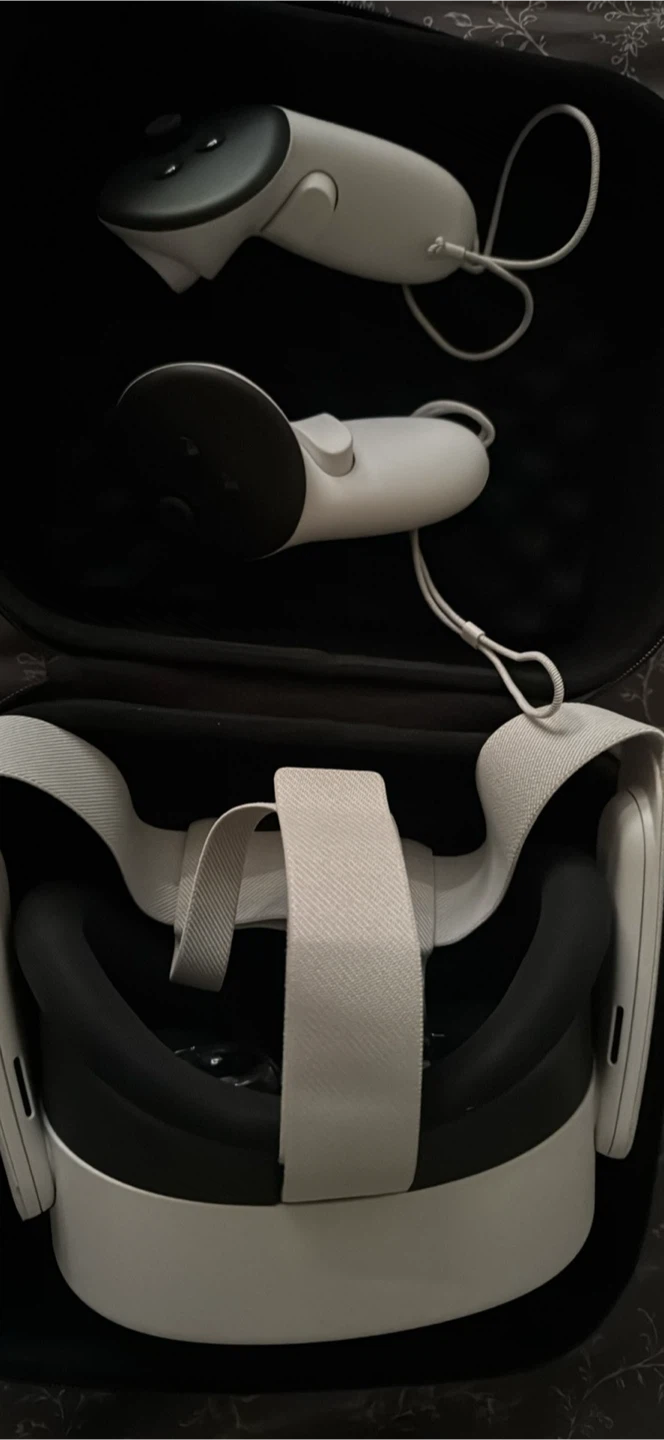 Meta Quest 3s VR Headset with Controllers