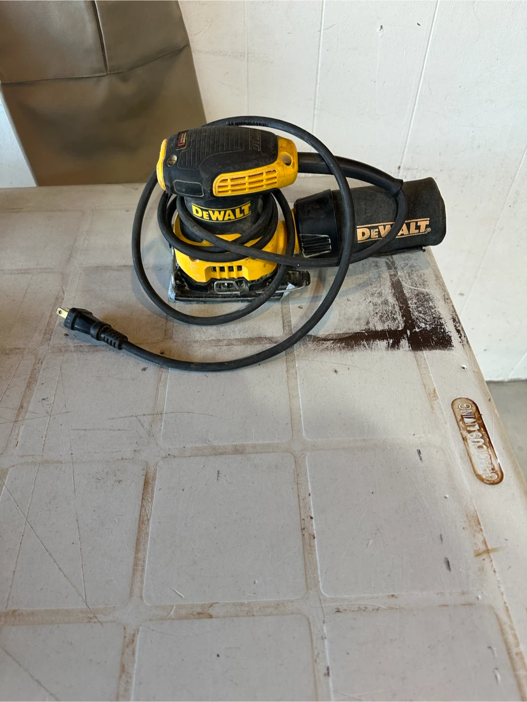 DEWALT Orbital Sander - photo 2