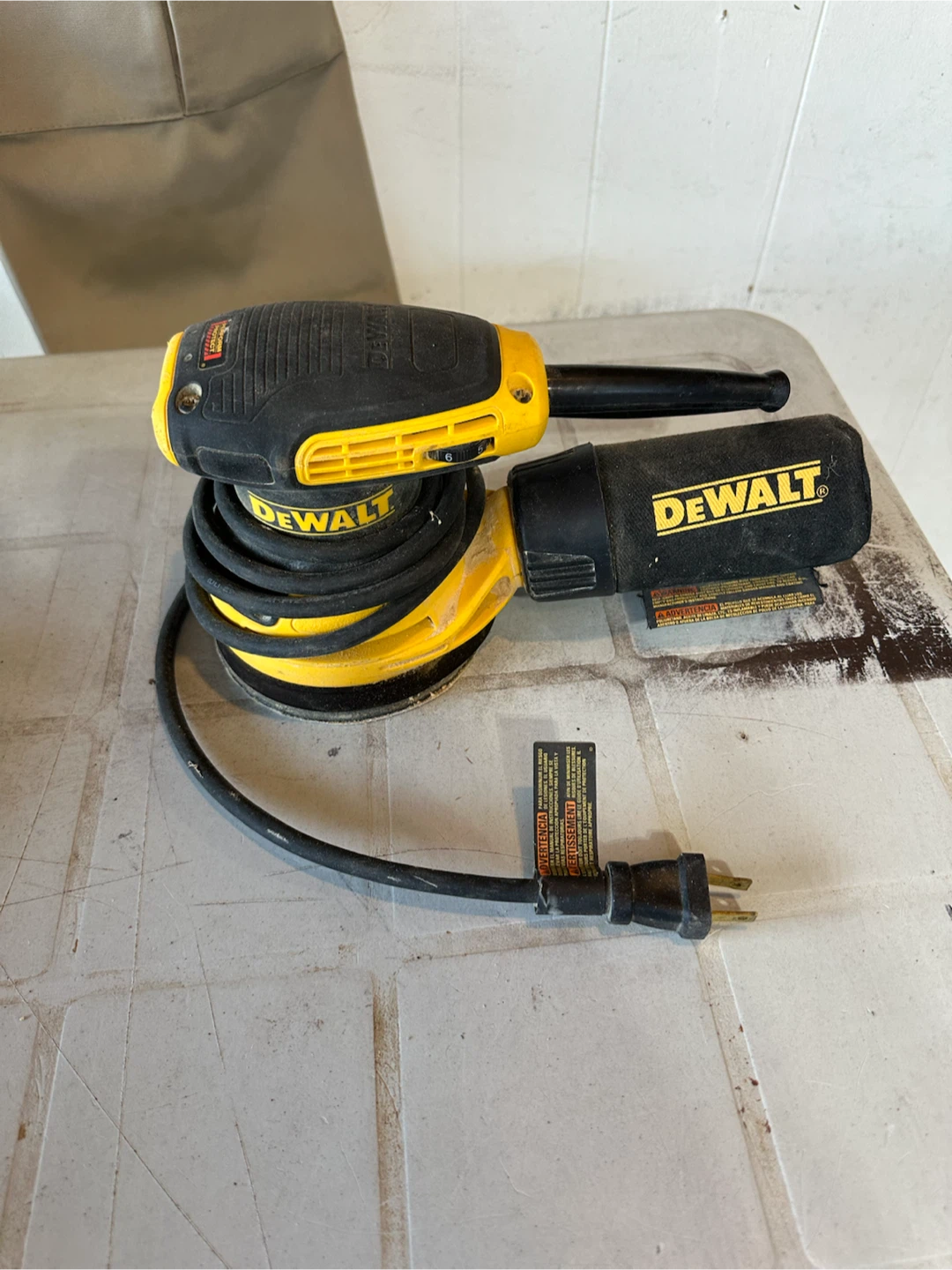 DeWalt Random Orbit Sander - photo 2