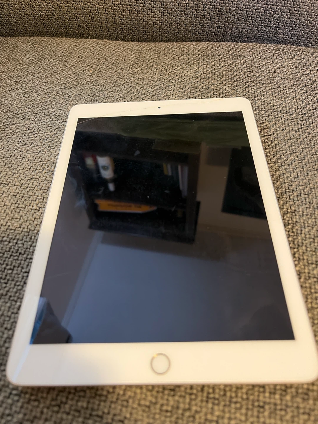 Apple iPad - photo 2