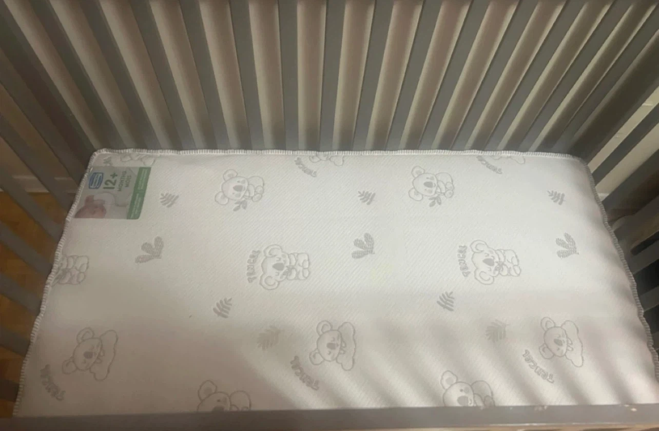 Grey crib with mattress - photo 3
