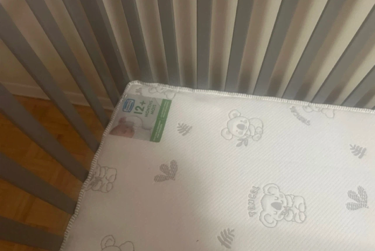 Grey crib with mattress - photo 4