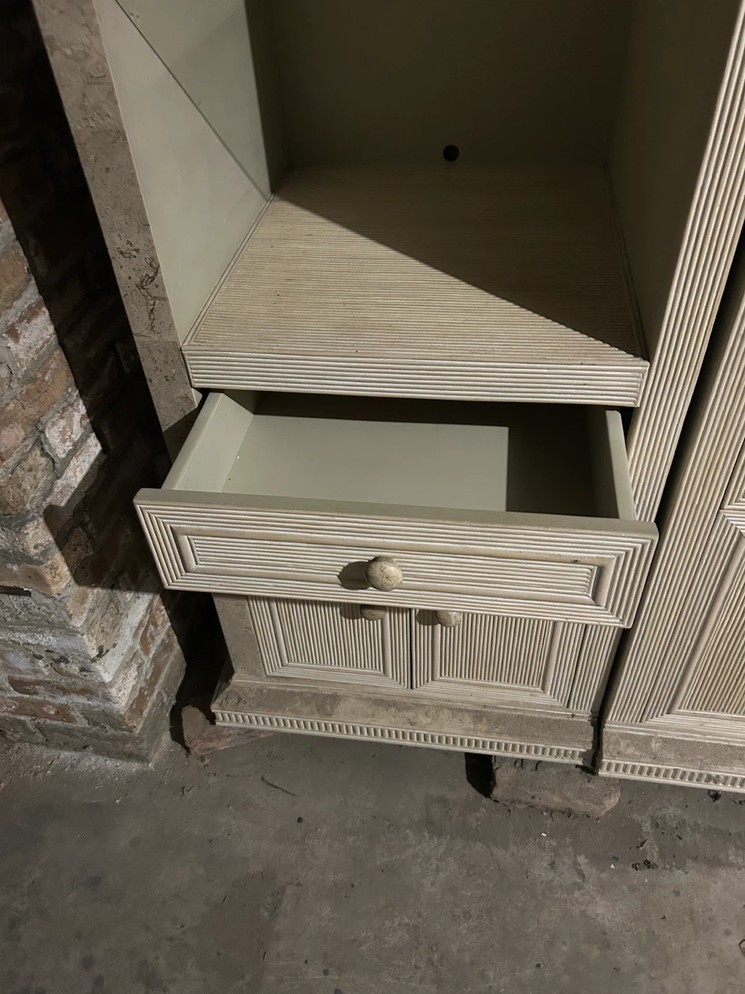 Elegant 2 piece cabinet with shelves - photo 3