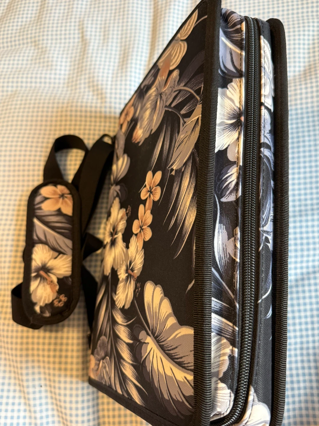 Colored Pencil Carrying Case with Coloured Pencils and Notebook - photo 5