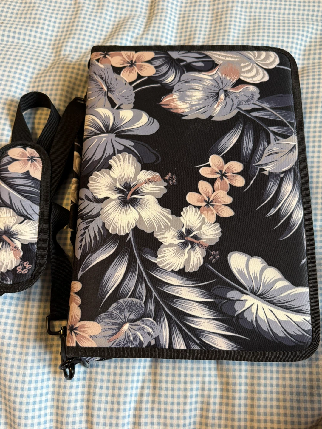 Colored Pencil Carrying Case with Coloured Pencils and Notebook