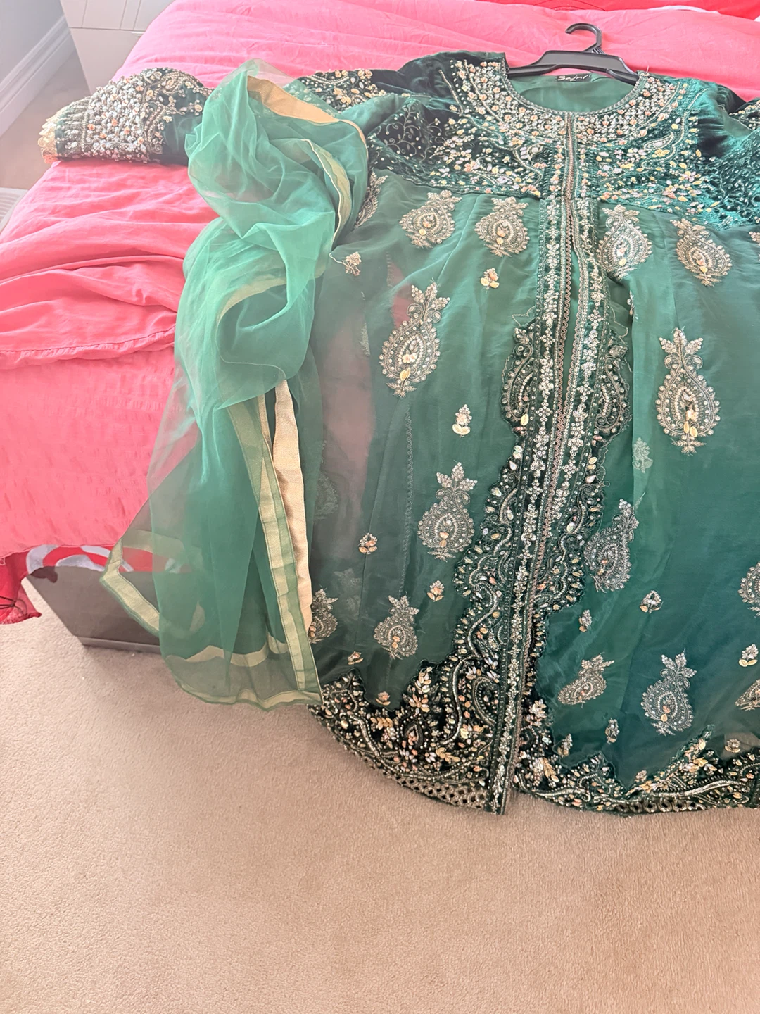 Emerald Green Embroidered Outfit with Dupatta - photo 3