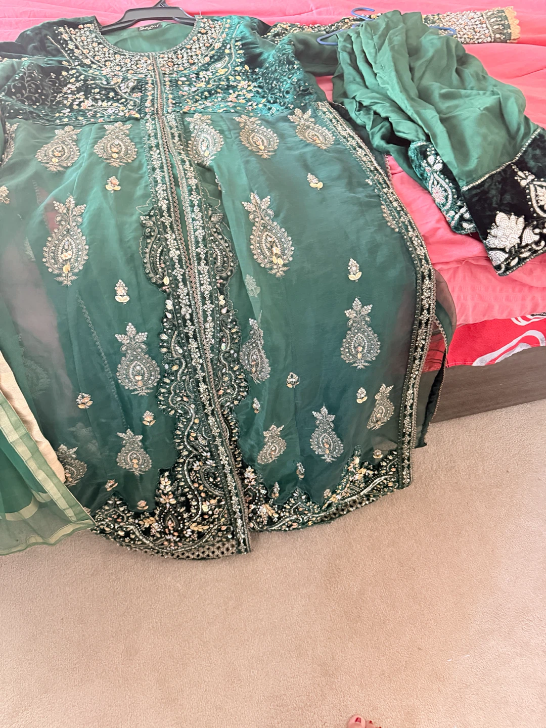 Emerald Green Embroidered Outfit with Dupatta - photo 4
