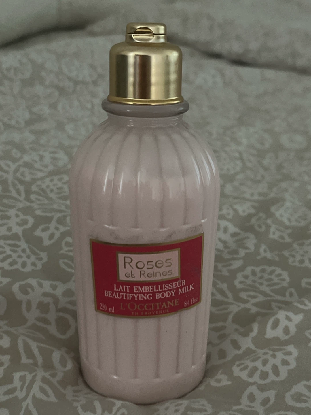 L'Occitane Roses et Reines Beautifying Body Milk 250ml