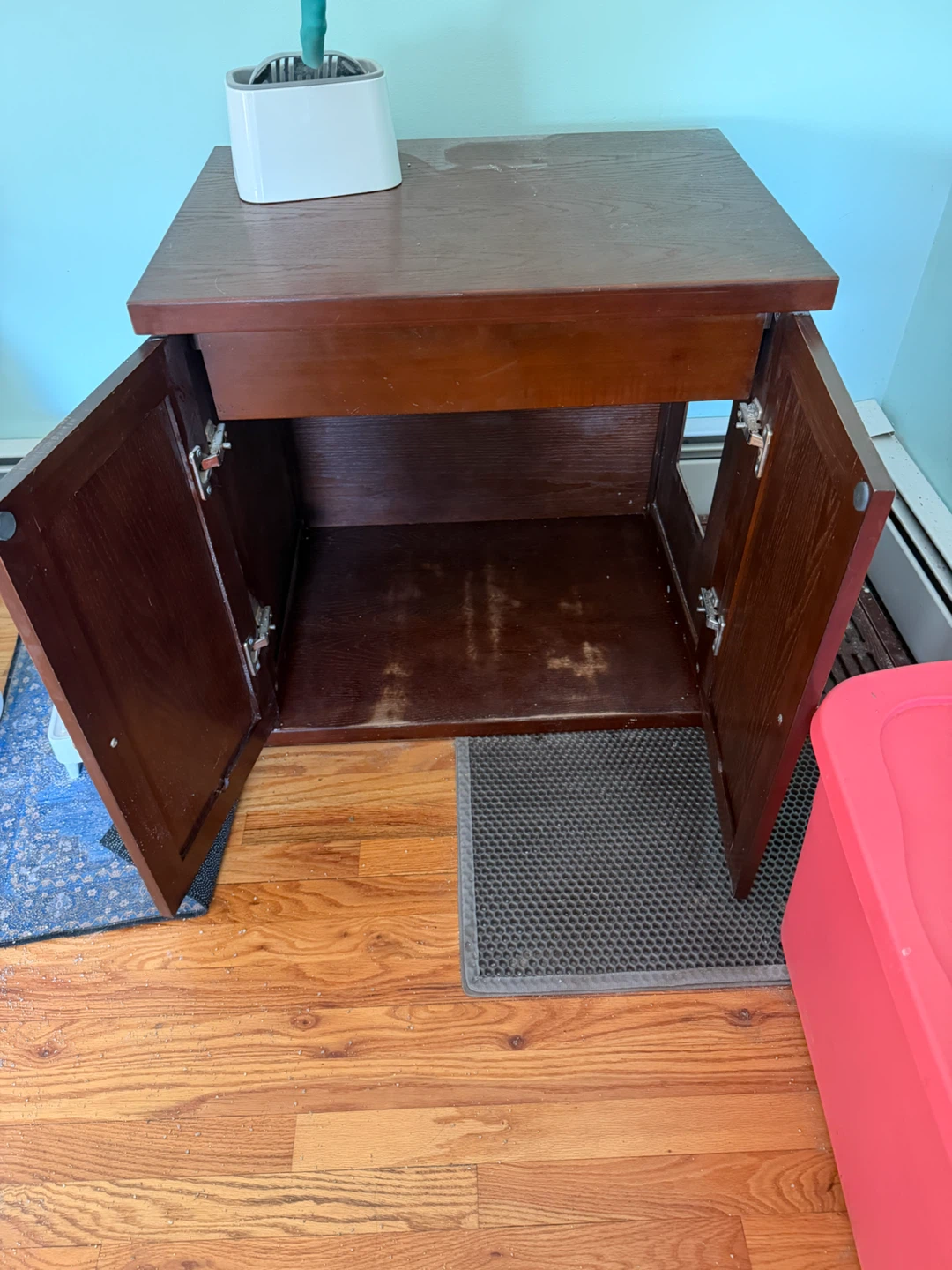 Wooden cat litter box enclosure cabinet