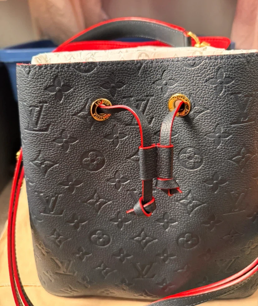 Beautiful next to best 👌Louis Vuitton Navy Monogram Bucket Bag - photo 2