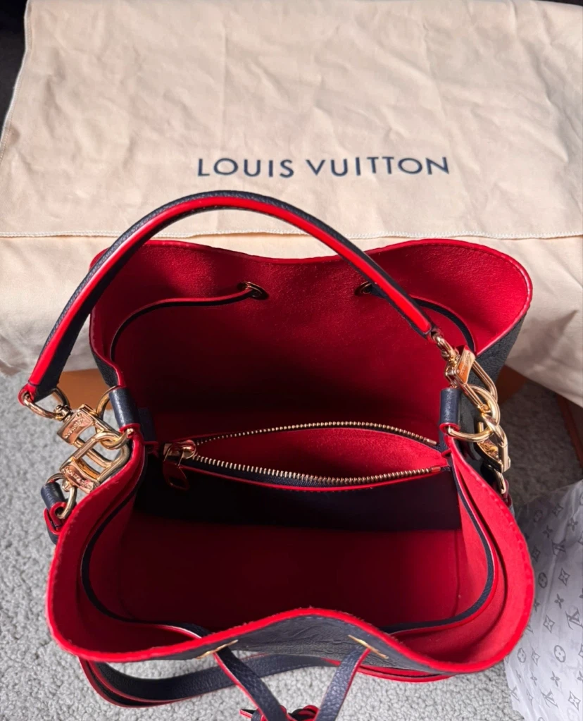 Beautiful next to best 👌Louis Vuitton Navy Monogram Bucket Bag - photo 5