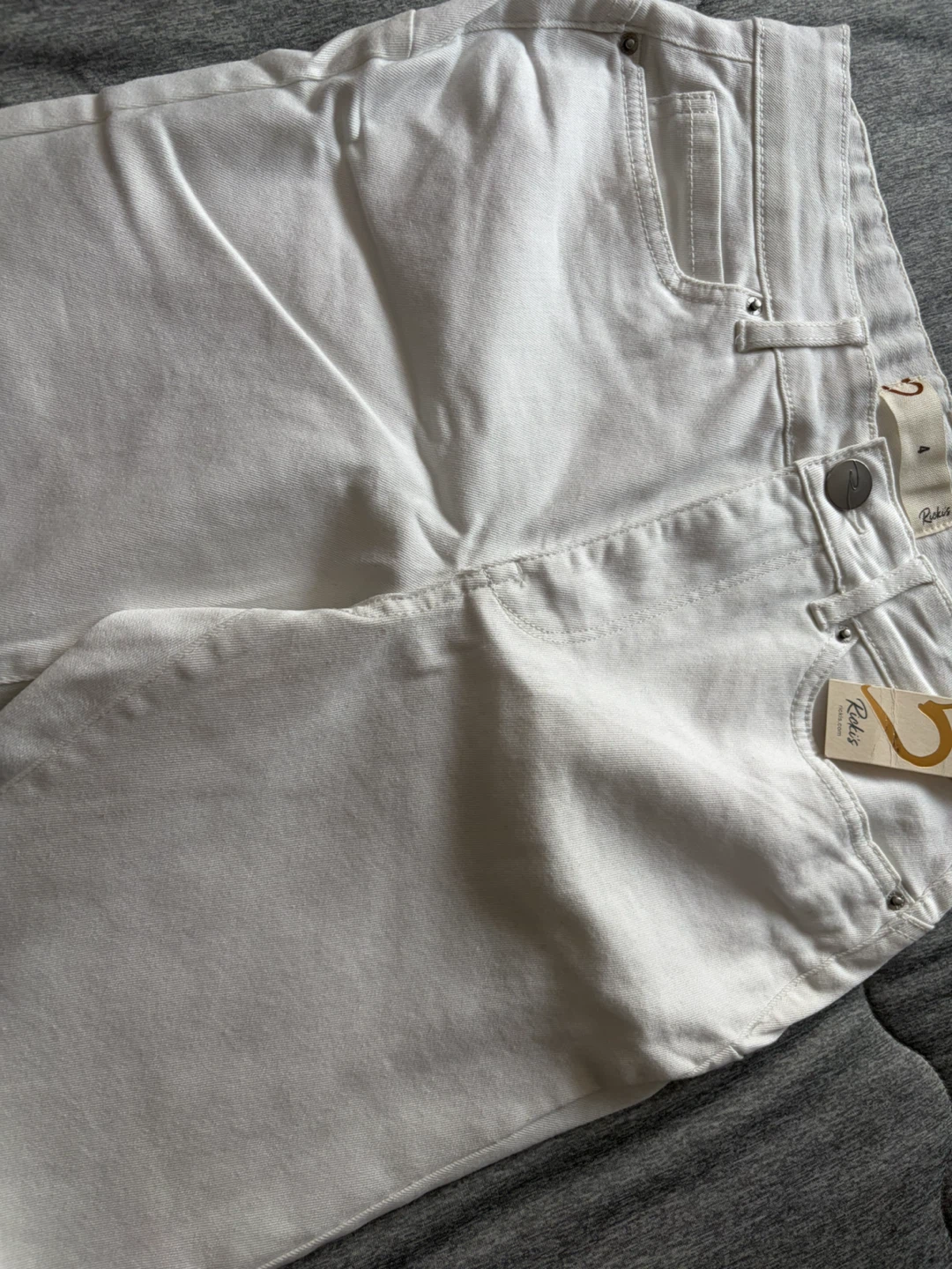 BNWT! Women’s size 4 white ankle denim pants - photo 2