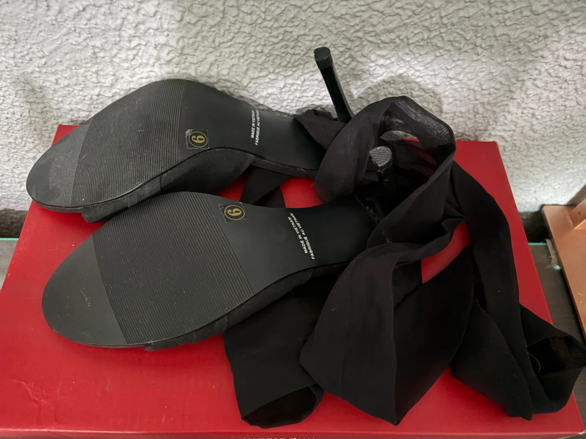 Women’s size 6 black ankle tie heels - photo 2