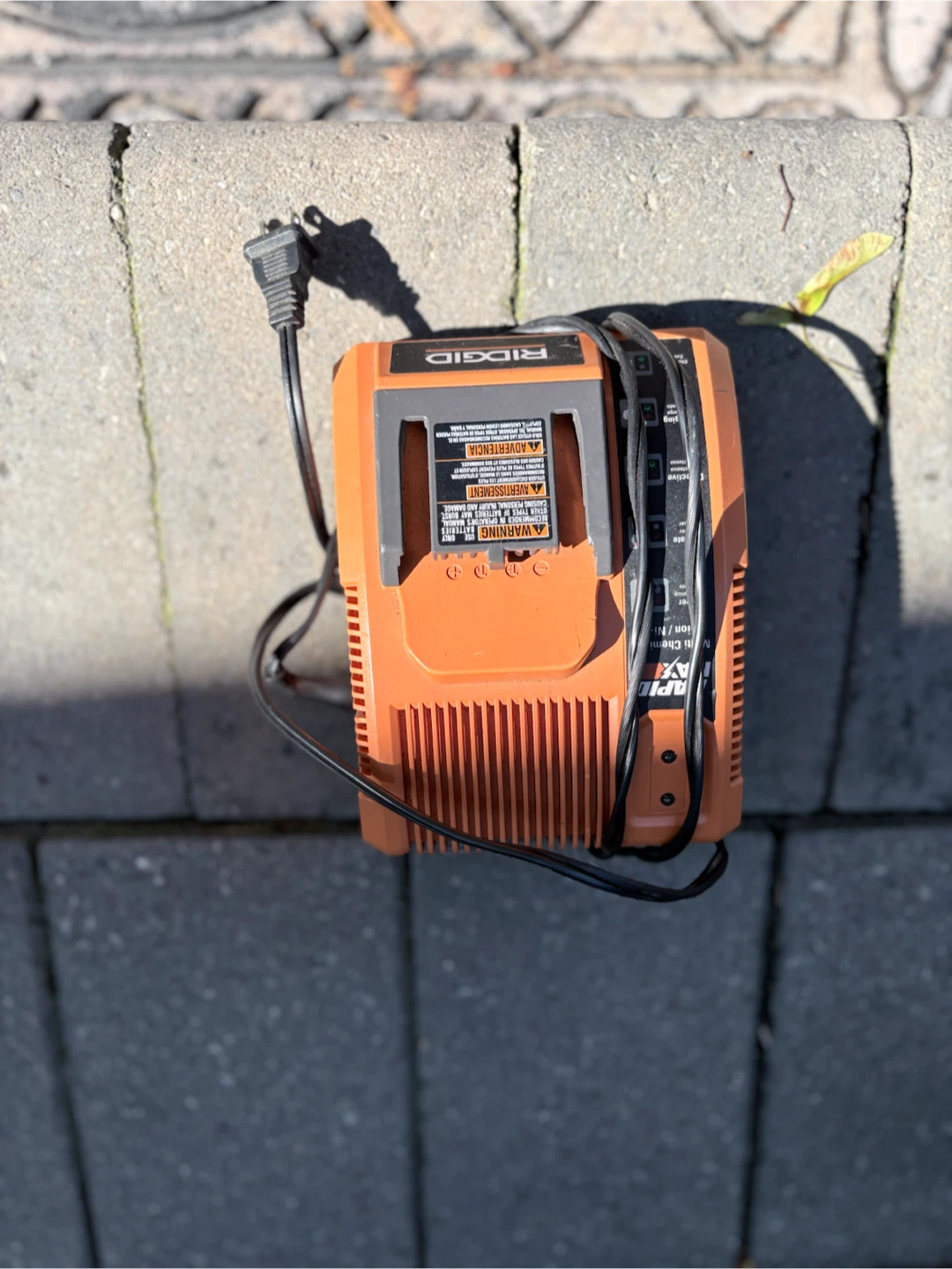 RIDGID 18V Dual Chemistry Battery Charger