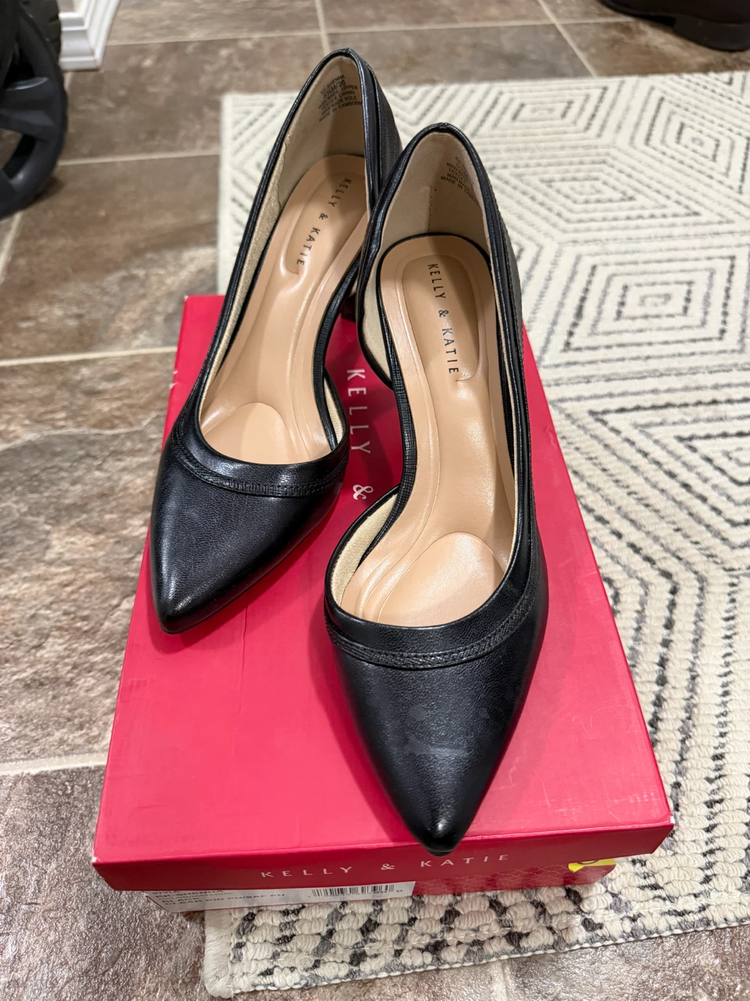 Kelly & Katie Black Pumps - Size 5 1/2 M