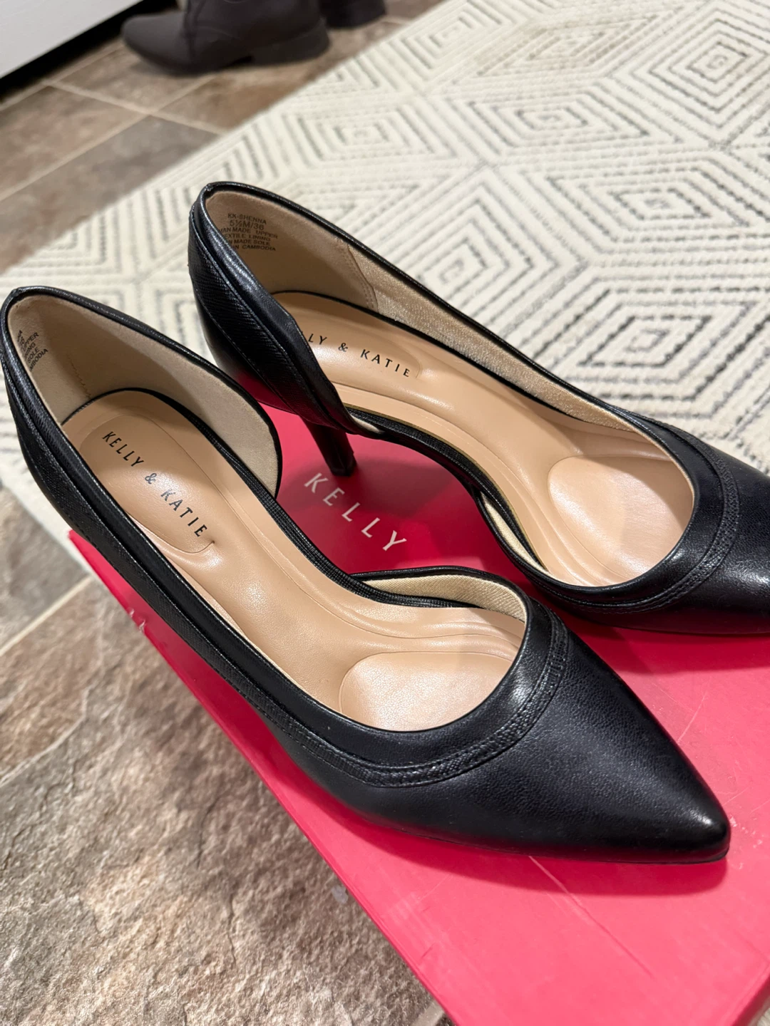 Kelly & Katie Black Pumps - Size 5 1/2 M - photo 2