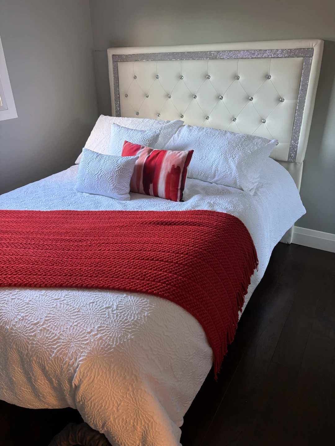 White Tufted Headboard with Crystals - photo 2
