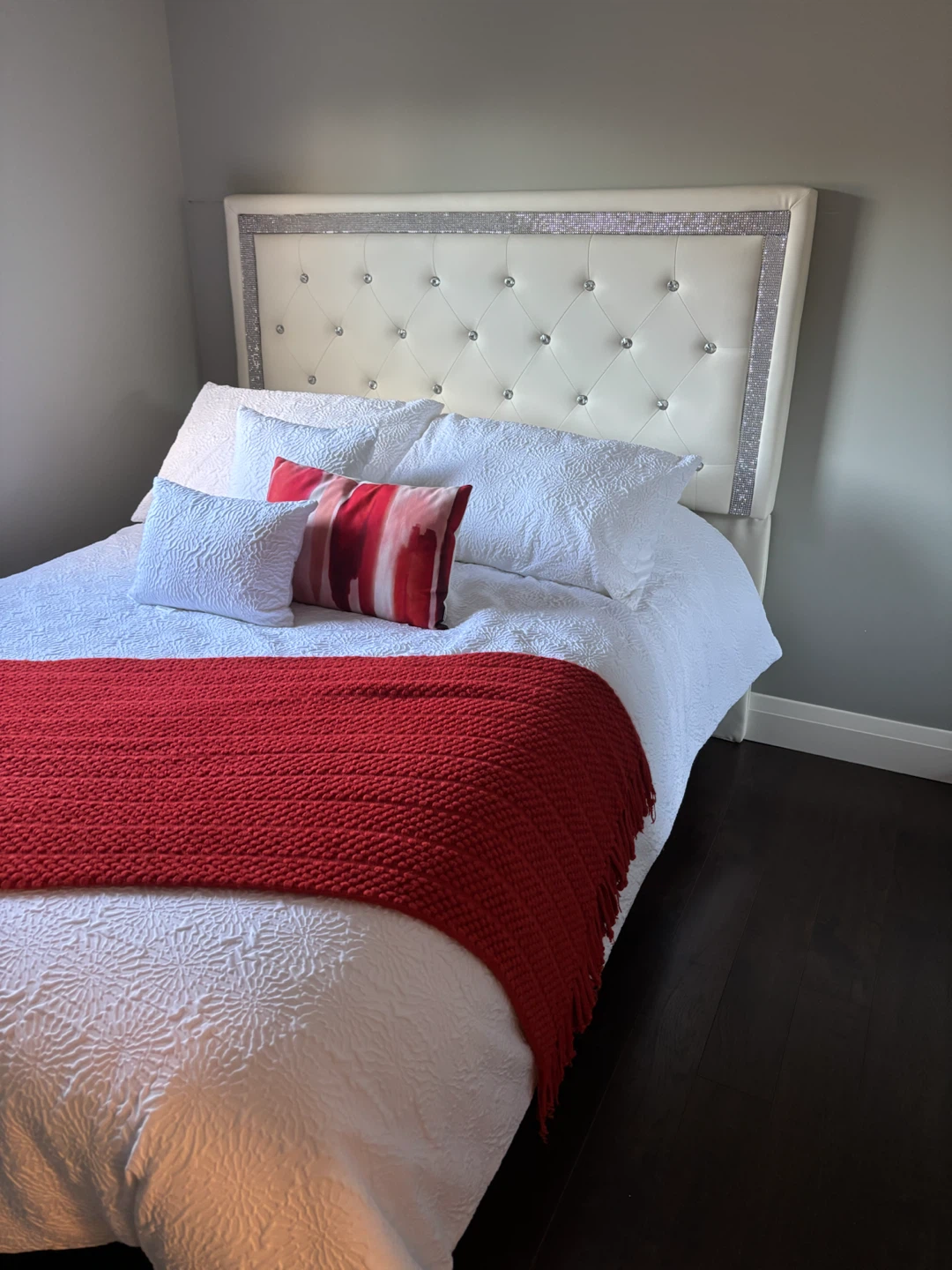 White Tufted Headboard with Crystals - photo 3