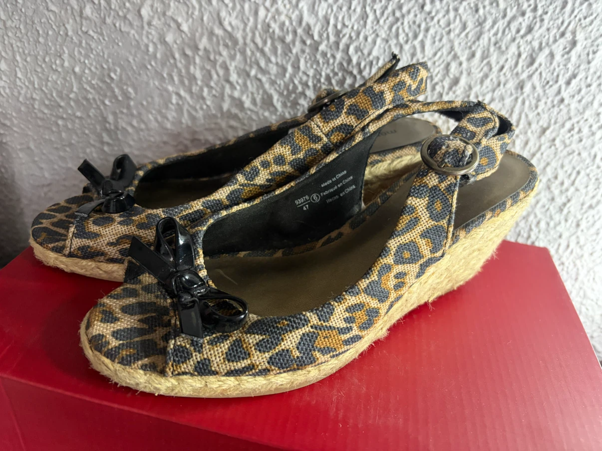 Women’s size 6 Wedge Cheetah Sandals