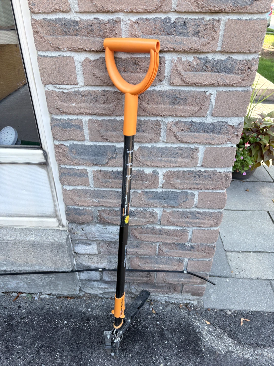 Fiskars Stand-Up Weeder – Weed Puller Tool - photo 2