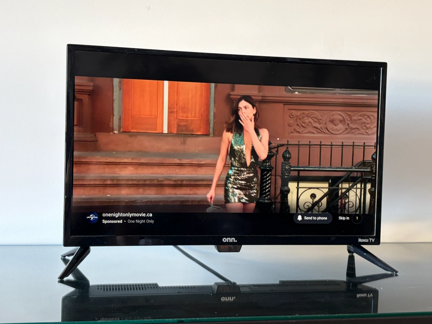 Onn 24” ROKU smart TV - photo 4