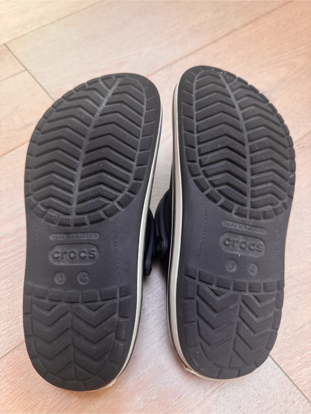 Crocs Kids- Size J4- black - photo 4