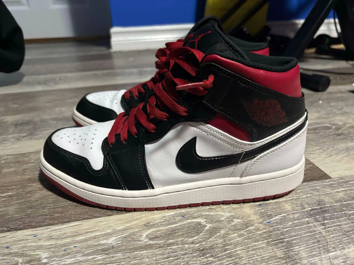 Air Jordan 1 Mid - photo 2