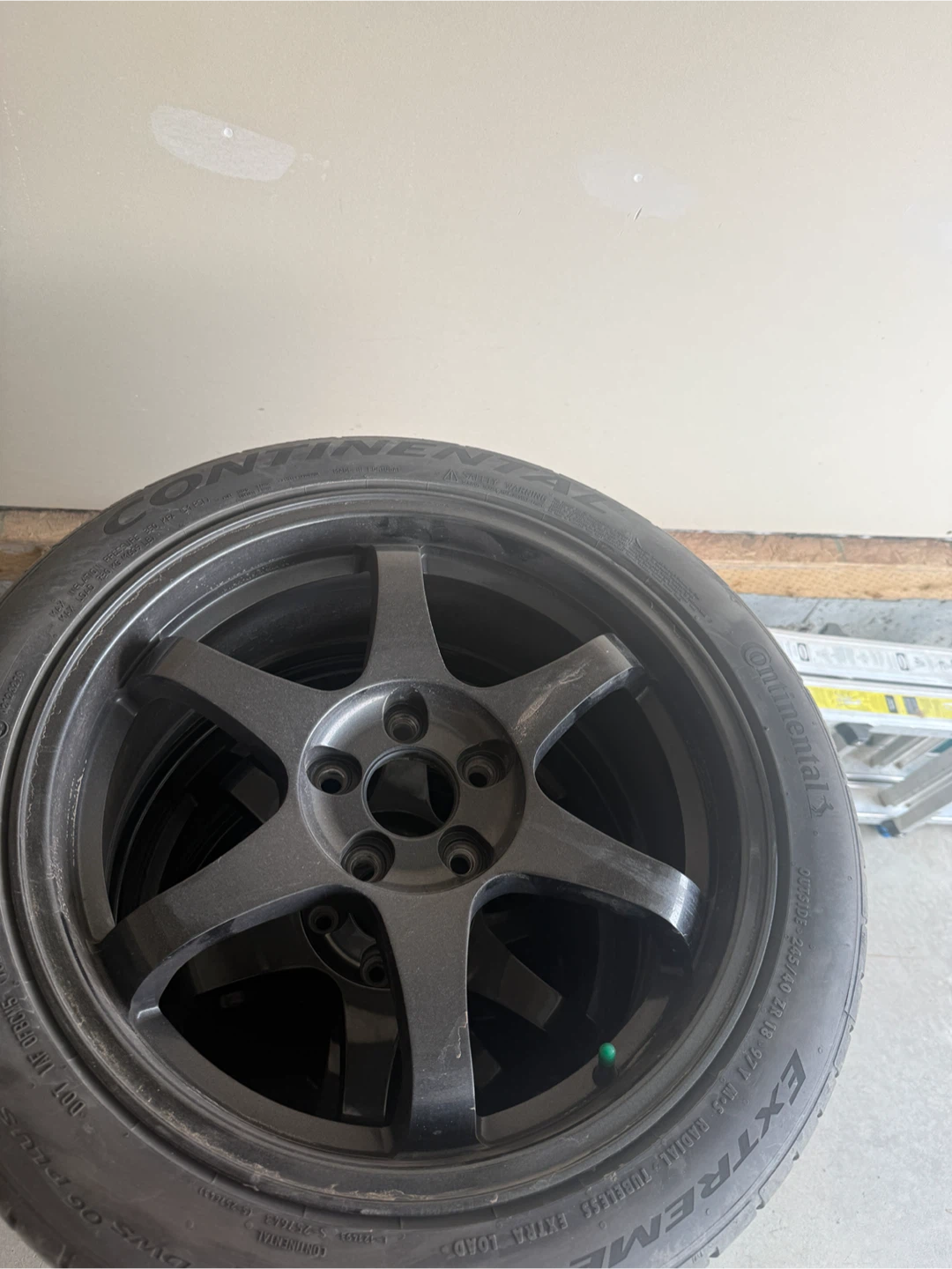 18x8 +45 fc09 5x114 with continental dw06+ 245/35/18