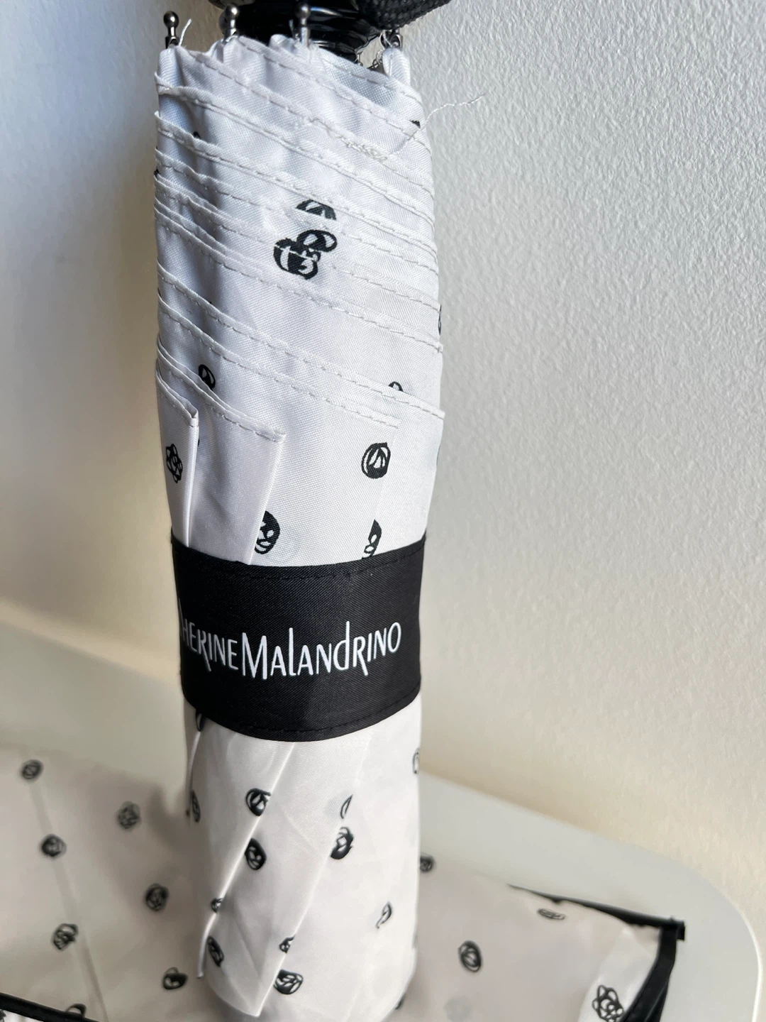 White Umbrella - photo 3