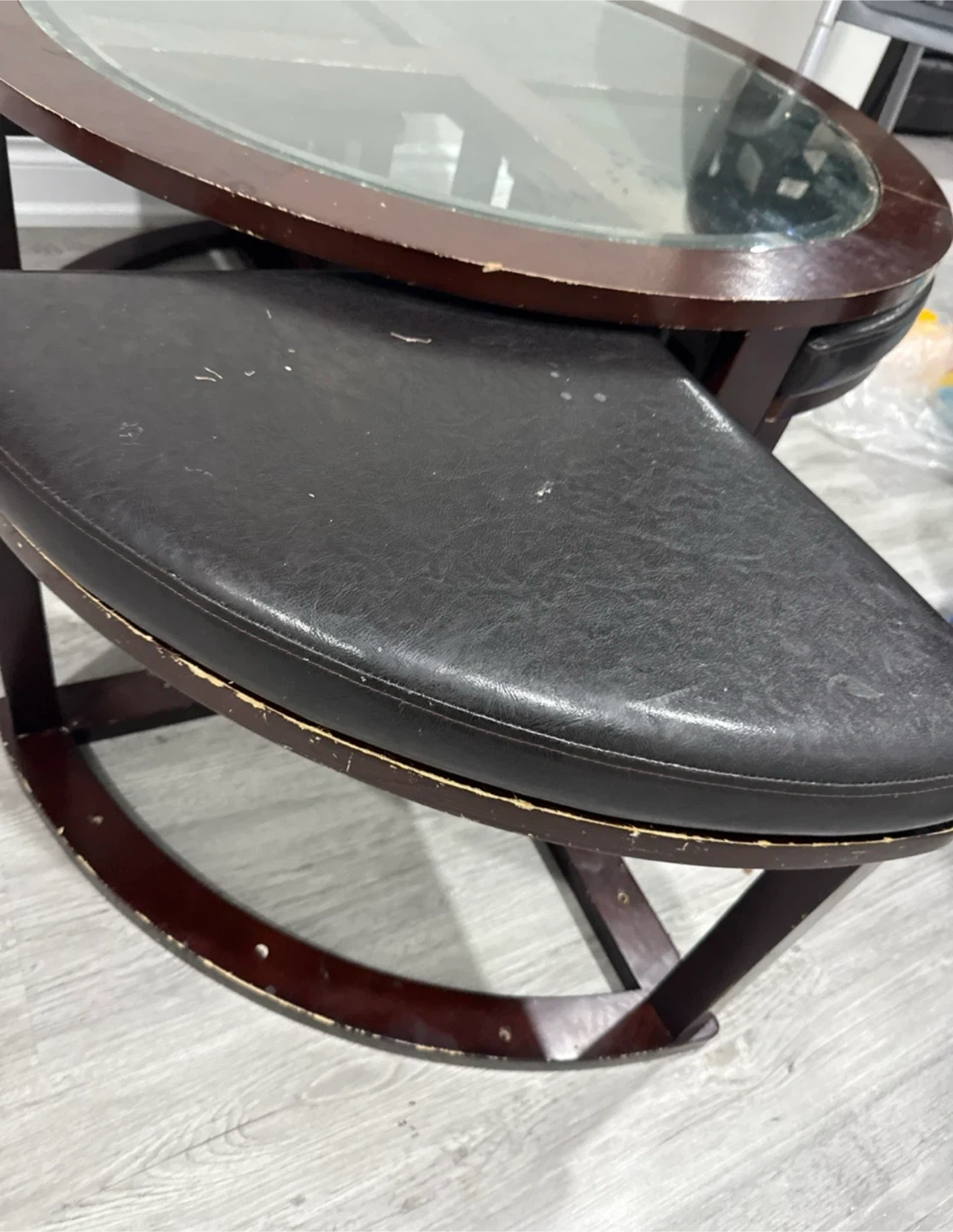 Round coffee table with glass top and 4 ottomans - photo 3