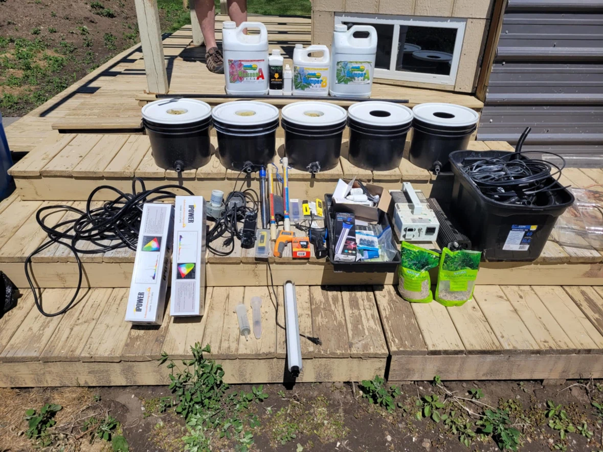 Hydroponic Nutrients and Grow Equipment Lot