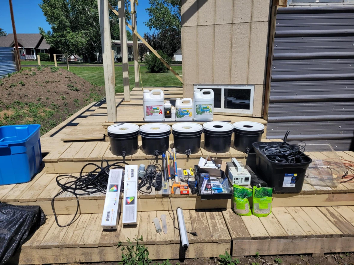 Hydroponic Nutrients and Grow Equipment Lot - photo 2