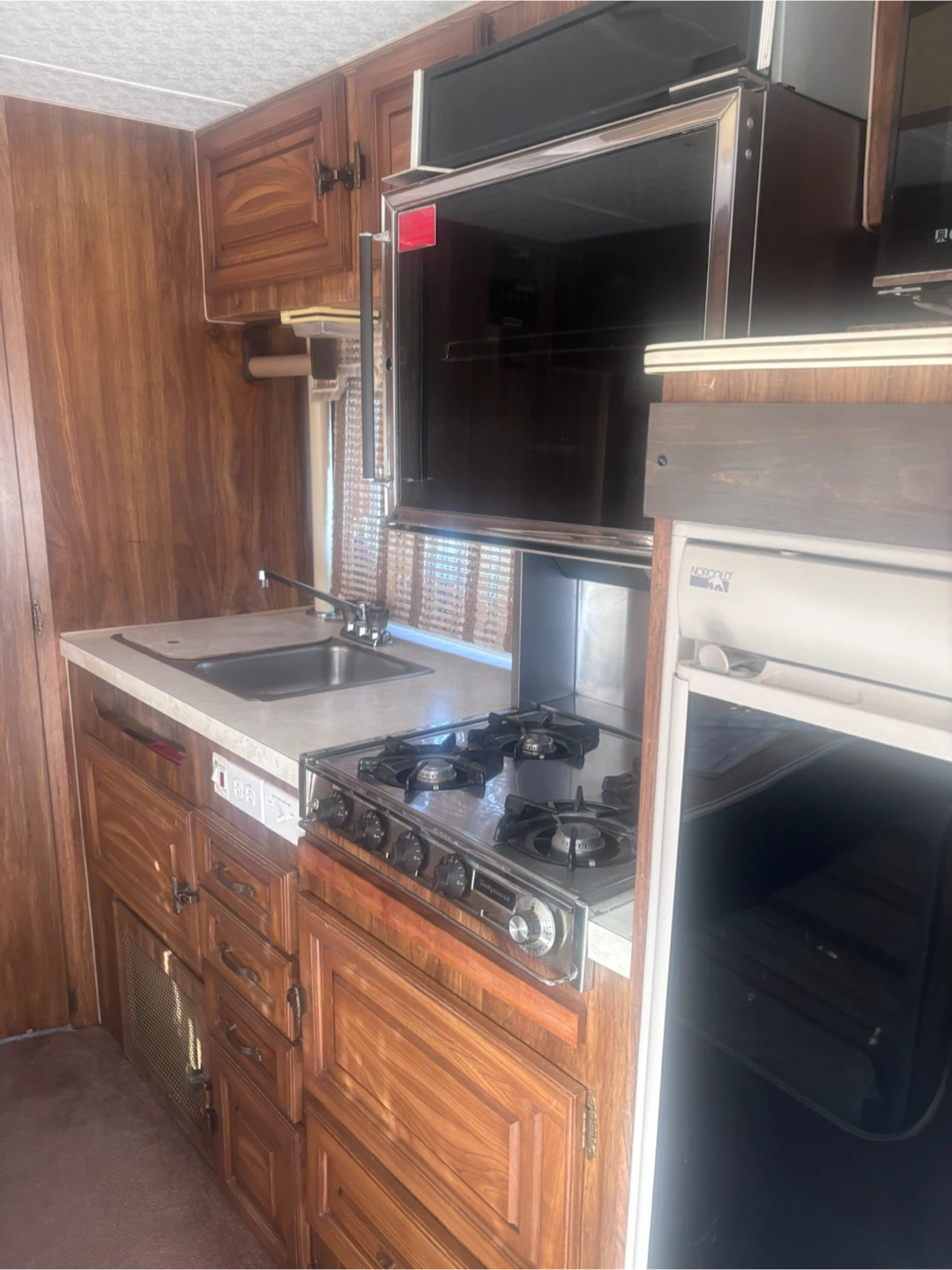 Travelaire Motorhome 1983 24ft - photo 5