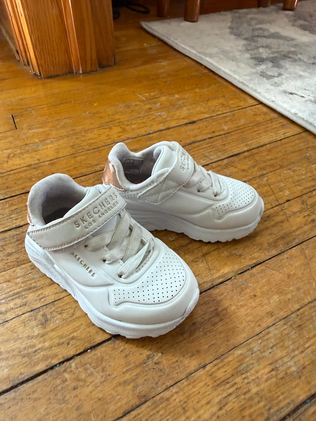 White Skechers Toddler Sneakers Size 5C - photo 2