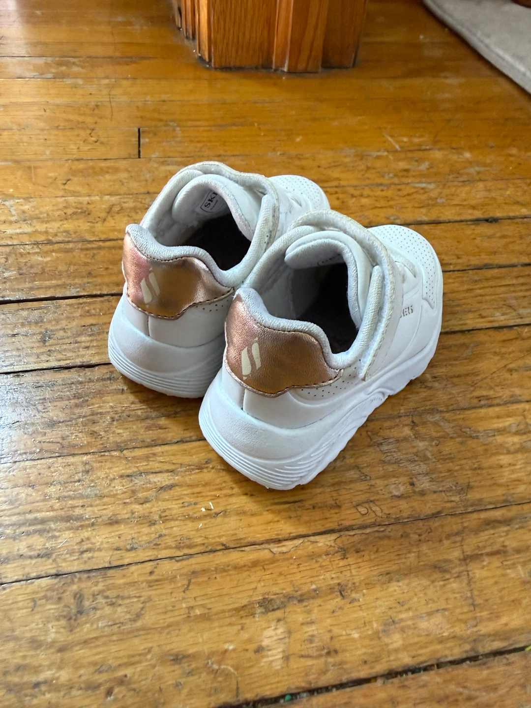 White Skechers Toddler Sneakers Size 5C - photo 3