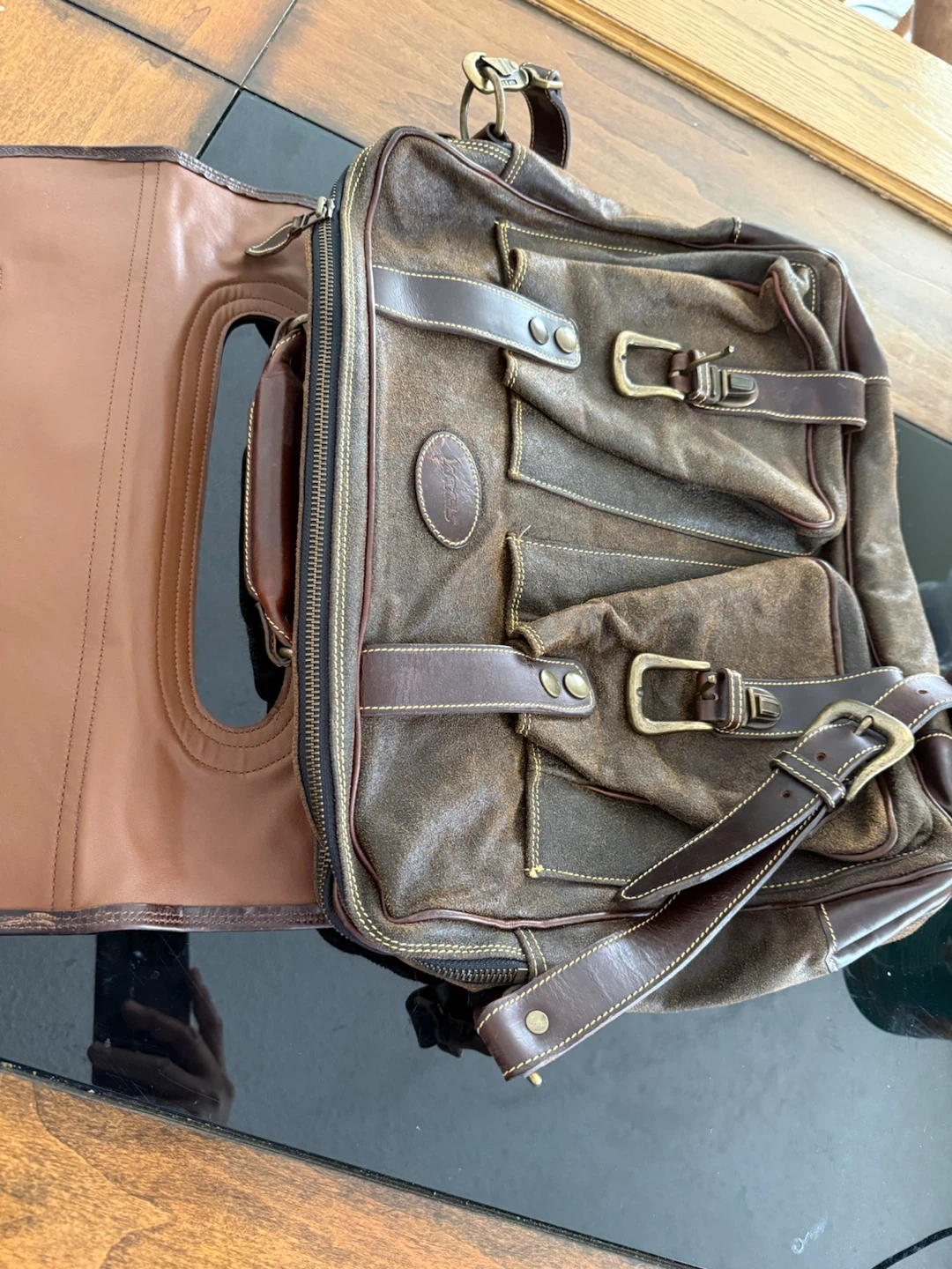 LEATHER MESSENGER BAG