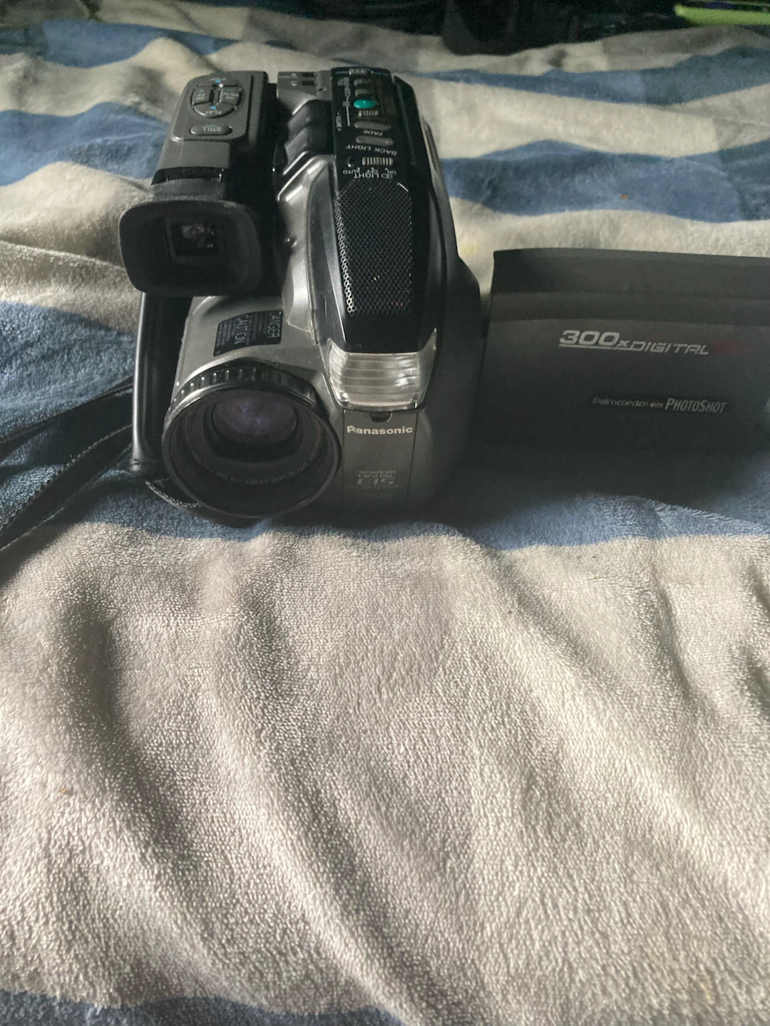 Panasonic Palmcorde Digital Camcorder - photo 4