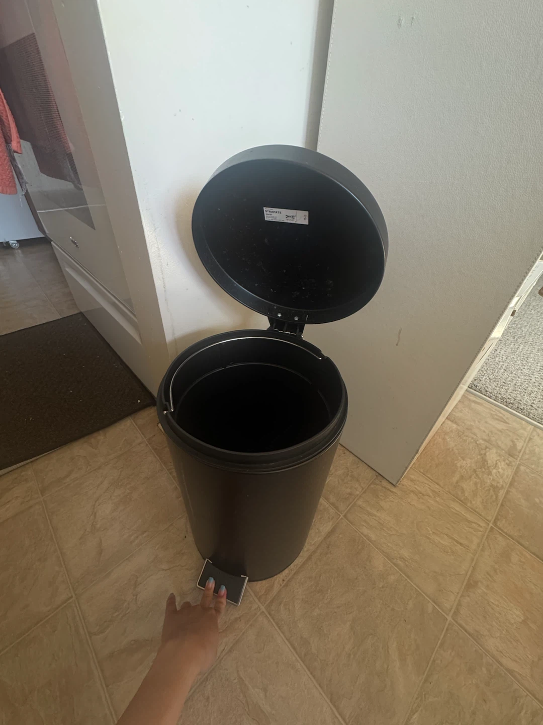 Black Step Can Trash Bin - photo 2