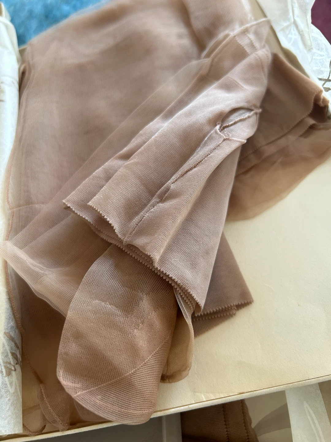 Vintage Silk Stockings with original Eaton’s Receipt - photo 4
