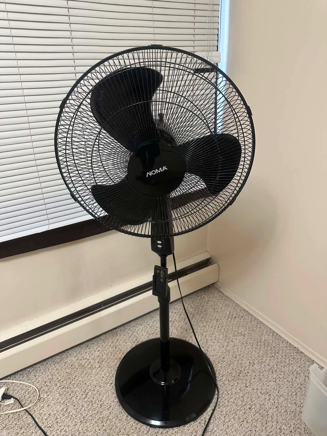 NOMA 18" Oscillating Stand Fan with Remote - photo 3