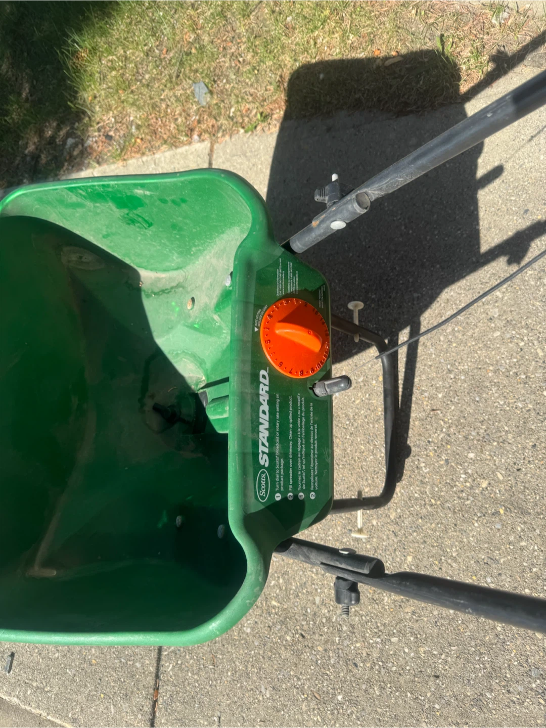 Scotts Standard Broadcast Spreader - photo 2