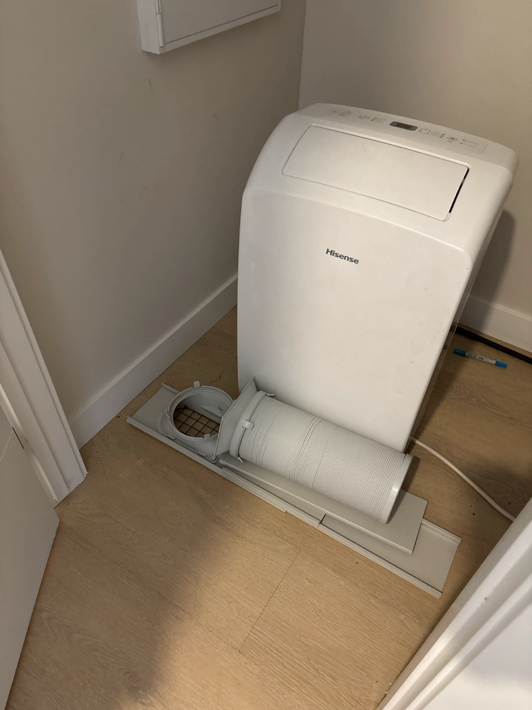 Hisense Portable Air Conditioner - photo 2