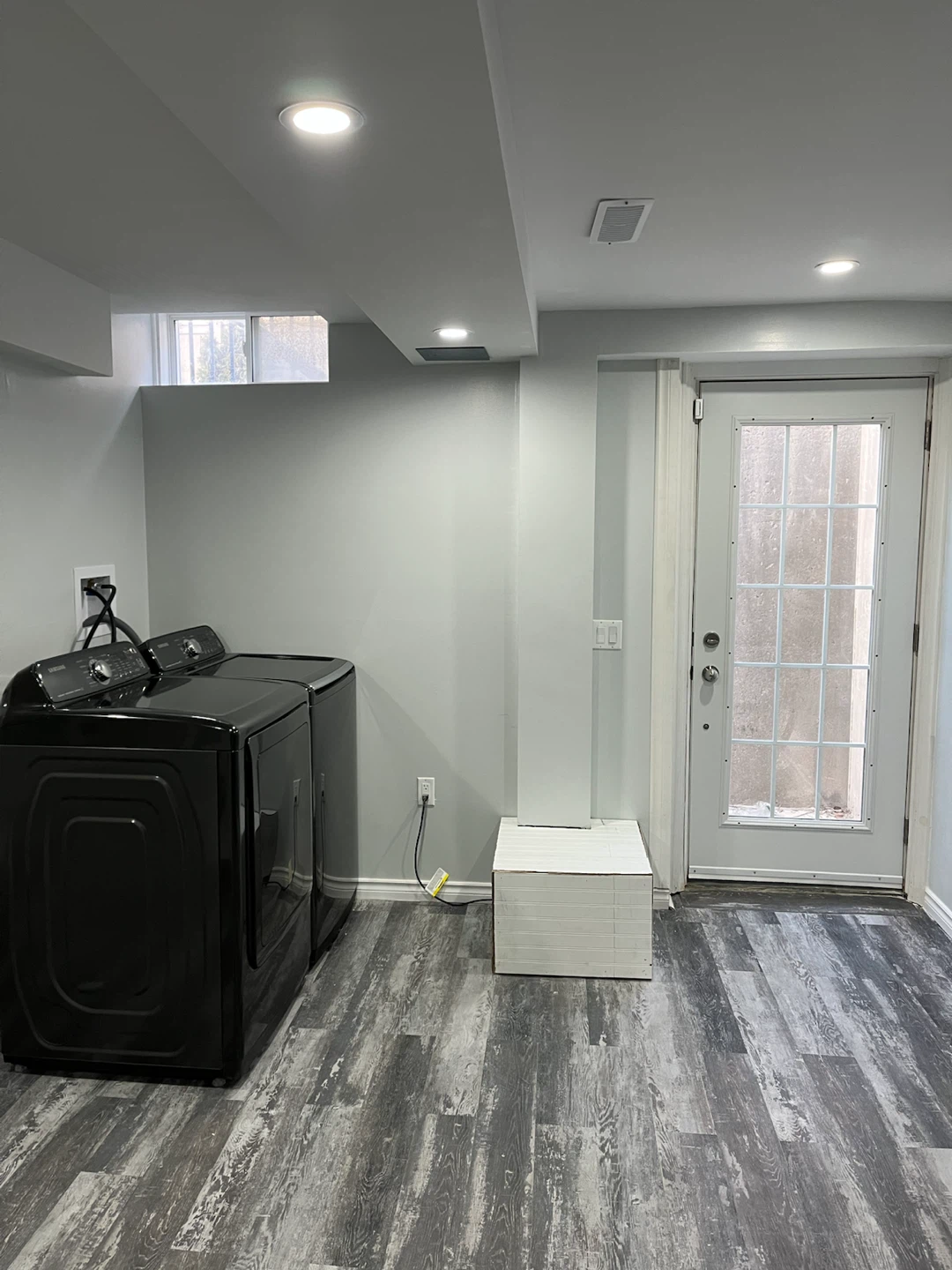 Legal one bedroom Basement - photo 4